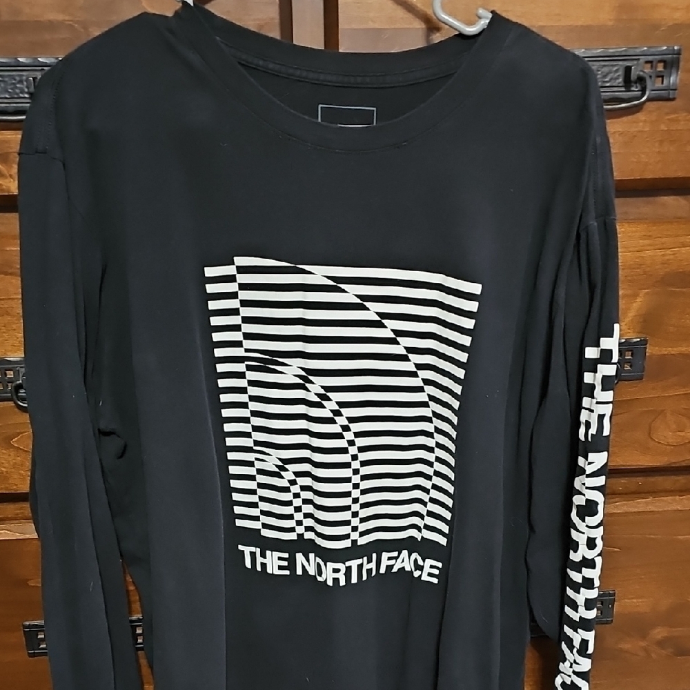 The North Face Optical Illusion Logo Shirt - Picture 2 of 8